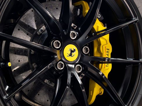 Used 2018 Ferrari 812 Superfast RWD image 22