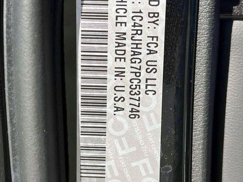 Certified 2023 Jeep Grand Cherokee Laredo image 20