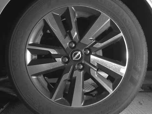 Used 2025 Nissan Versa SV image 14