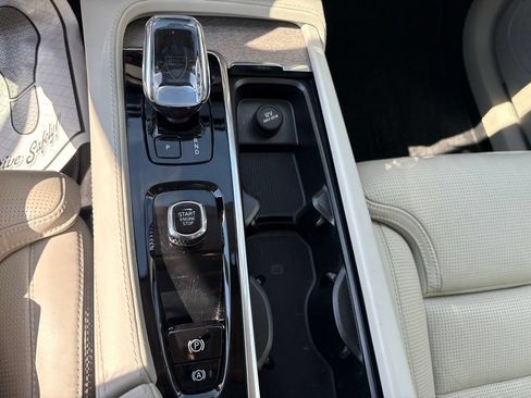 Certified 2024 Volvo XC90 B6 Ultimate w/ Lounge Package AWD/4WD image 23