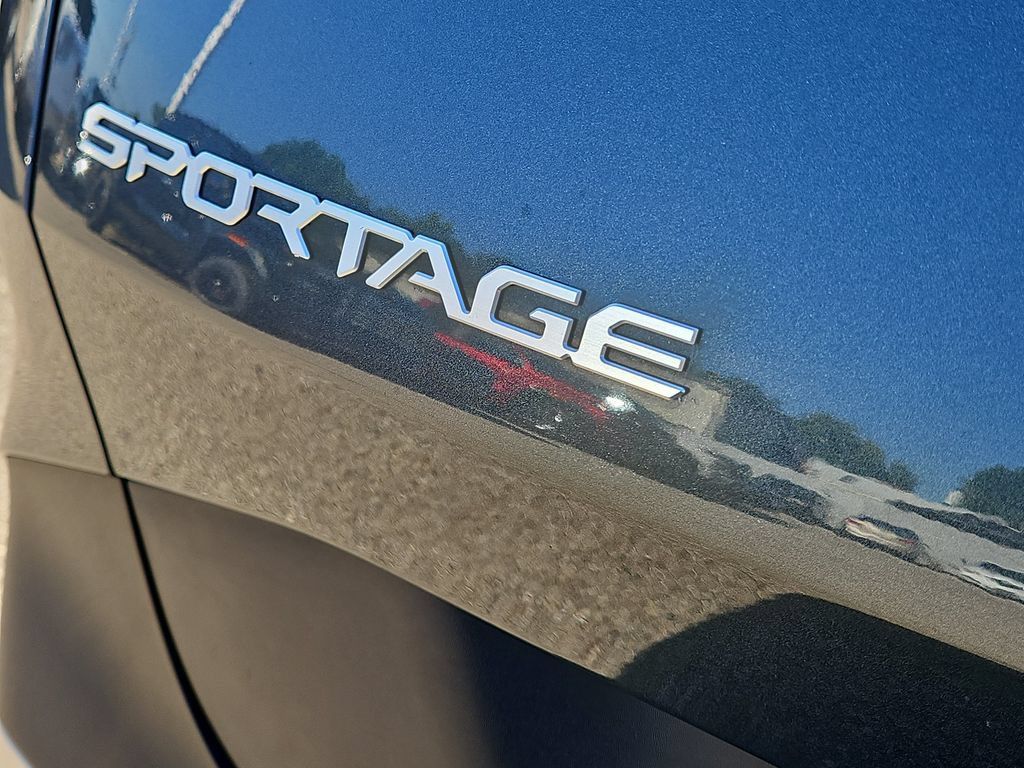 Used 2024 Kia Sportage LX FWD image 6