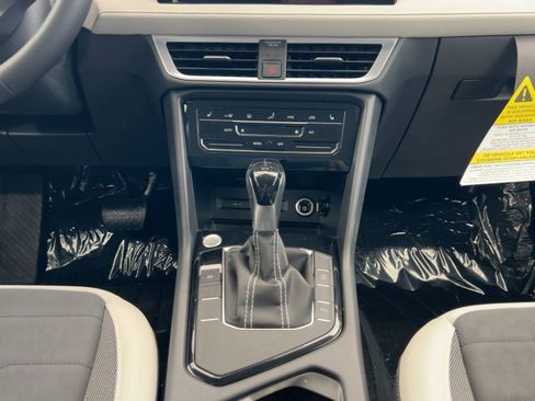 New 2026 Volkswagen Taos SE image 18