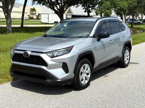 Used 2019 Toyota RAV4 LE image 4