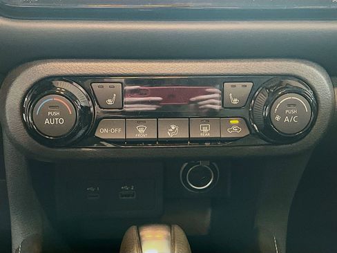 Used 2024 Nissan Kicks SR w/ SR Premium Package image 15