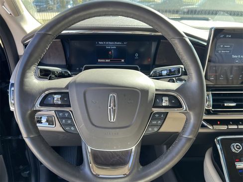 Used 2024 Lincoln Navigator Premiere image 6