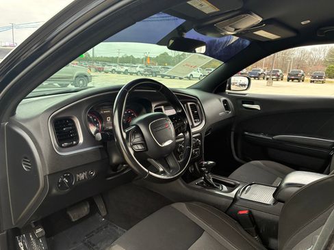 Used 2020 Dodge Charger SXT w/ Blacktop Package image 11
