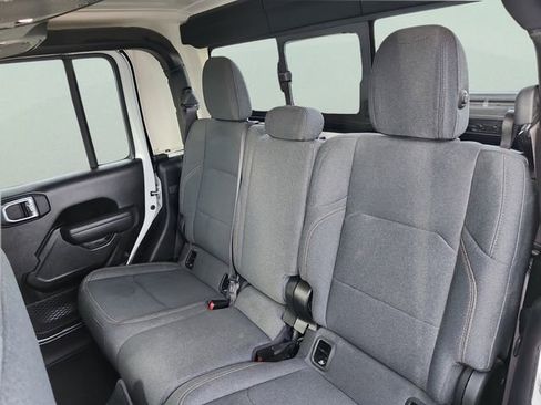 Used 2025 Jeep Gladiator Sport image 19