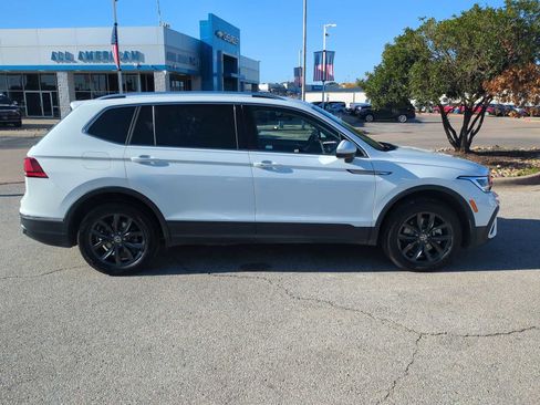 Used 2024 Volkswagen Tiguan SE image 9