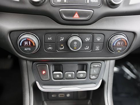 Used 2019 GMC Terrain SLT w/ Preferred Package image 27