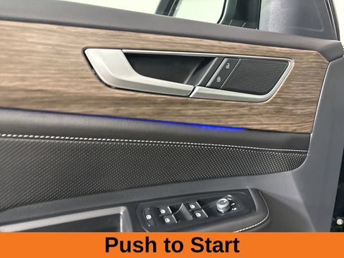 Used 2025 Volkswagen Atlas SEL image 9