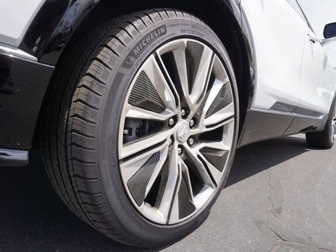 New 2025 Cadillac Lyriq Luxury image 6