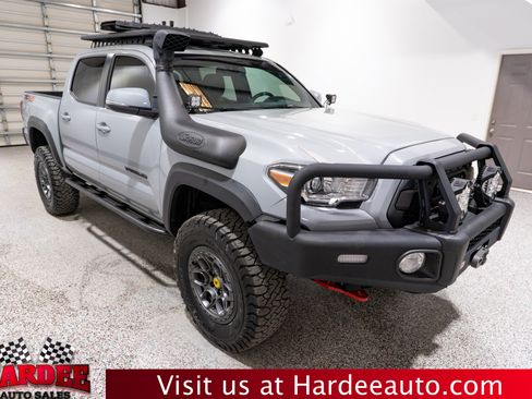 Used 2019 Toyota Tacoma TRD Off-Road AWD/4WD image 6