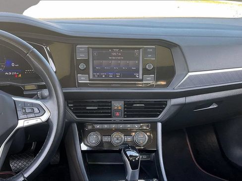 Used 2024 Volkswagen Jetta SE FWD image 9