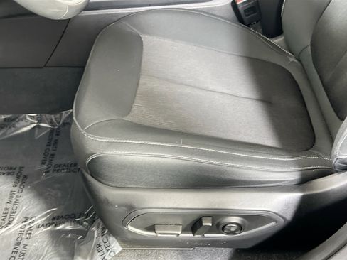 Used 2023 Jeep Grand Cherokee Laredo image 18