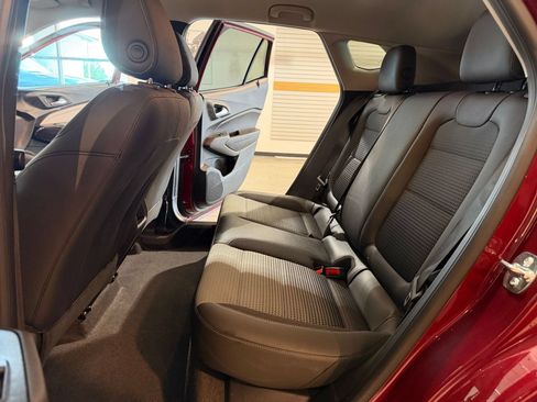 Used 2025 Chevrolet Trax LT w/ LT Convenience Package FWD image 24