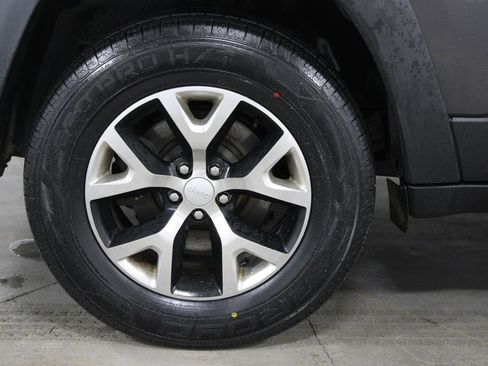 Used 2017 Jeep Cherokee Trailhawk w/ Comfort/Convenience Group image 13