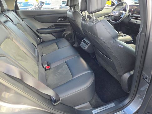 Used 2023 Nissan Ariya AWD image 11