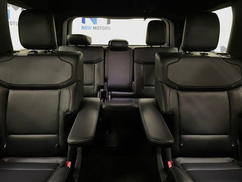 Used 2025 Ford Expedition Platinum w/ Stealth Performance Package image 13