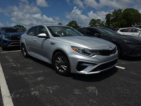 Used 2020 Kia Optima LX FWD image 2