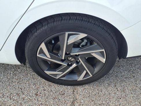 Used 2024 Hyundai Elantra Limited FWD image 25