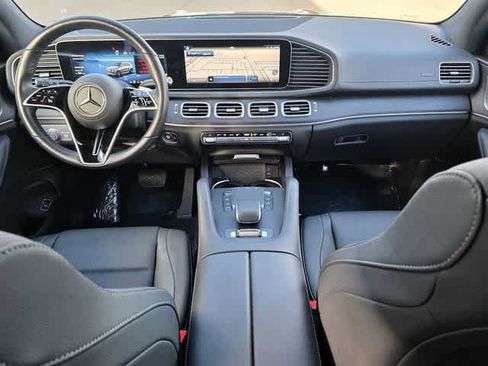 Used 2025 Mercedes-Benz GLS 450 4MATIC image 8