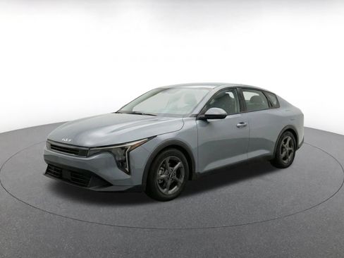 Used 2025 Kia K4 FWD image 3