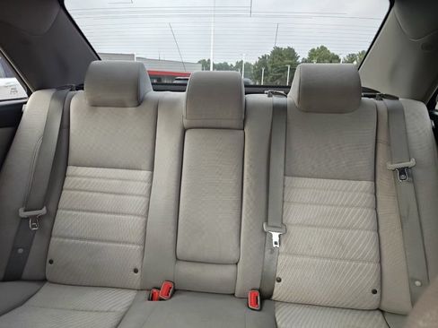 Used 2016 Toyota Camry LE FWD image 11