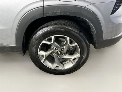 Used 2025 Chevrolet Trax LT w/ LT Convenience Package image 11