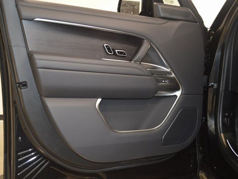 New 2026 Land Rover Range Rover SE image 17