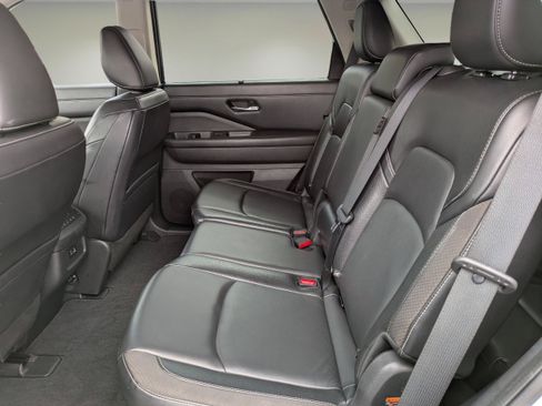 Used 2022 Nissan Pathfinder SL FWD image 14