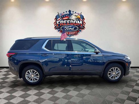 Used 2023 Chevrolet Traverse LT FWD image 4