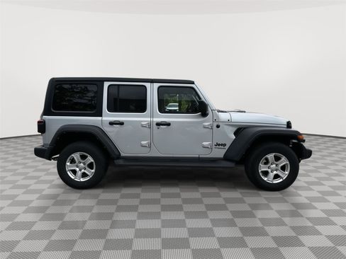 Used 2022 Jeep Wrangler Unlimited Sport AWD/4WD image 5
