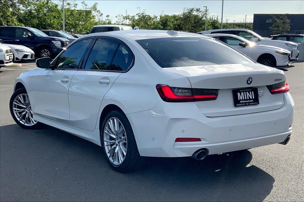 Used 2023 BMW 330i Sedan w/ Parking Assistance Package RWD image 10