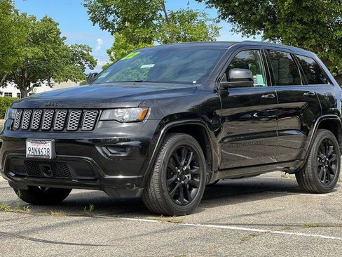 Used 2022 Jeep Grand Cherokee Laredo X RWD image 8