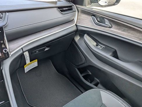 New 2026 Jeep Grand Cherokee Laredo image 16