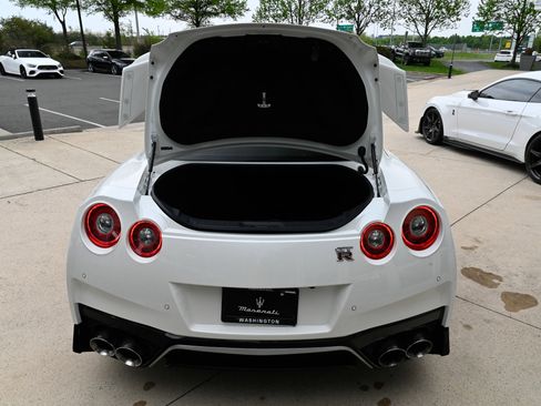 Used 2021 Nissan GT-R Premium AWD/4WD image 37