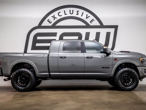 Used 2026 RAM 2500 Limited AWD/4WD image 9