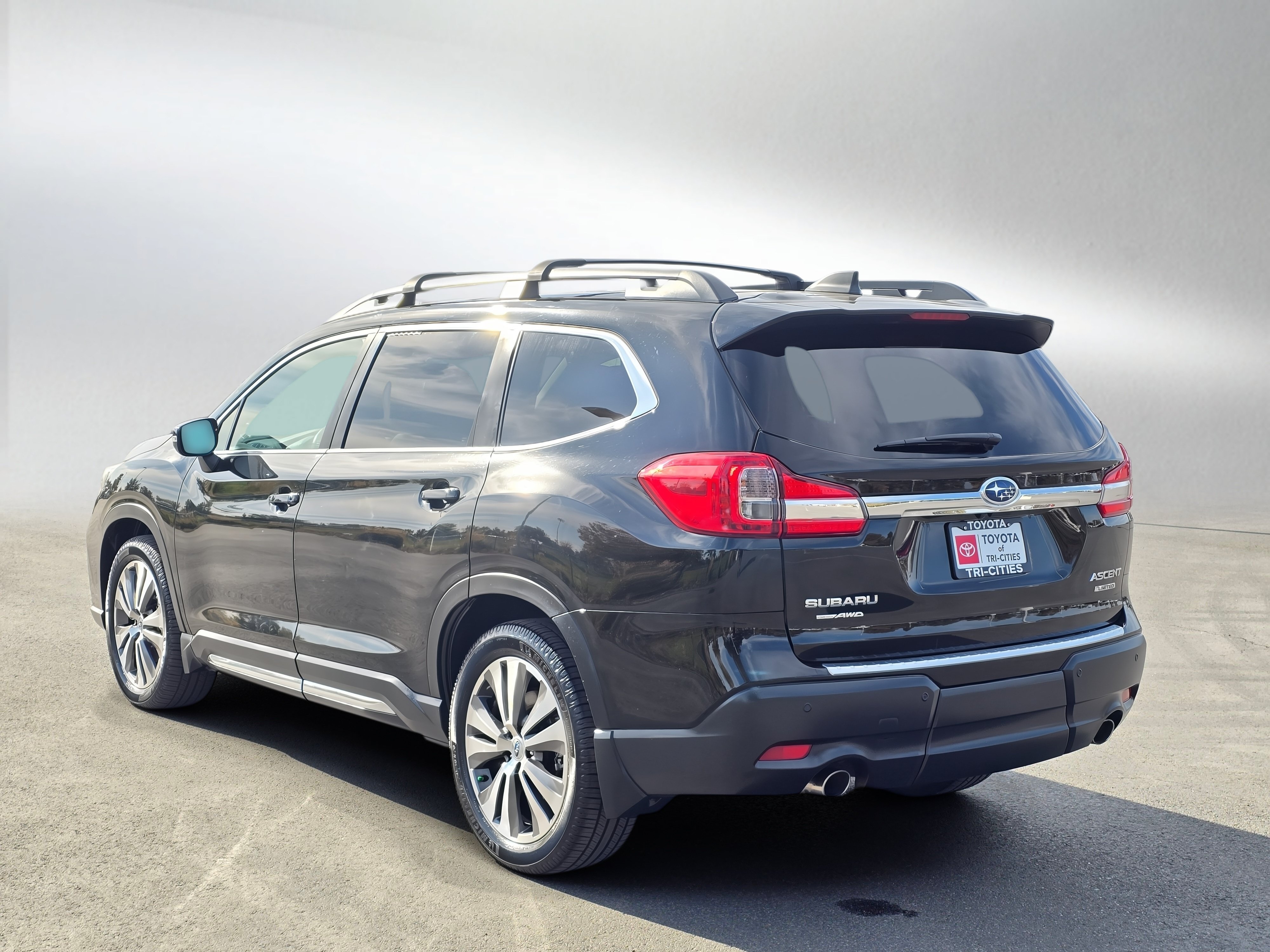 Used 2021 Subaru Ascent Limited w/ Technology Package AWD/4WD image 3