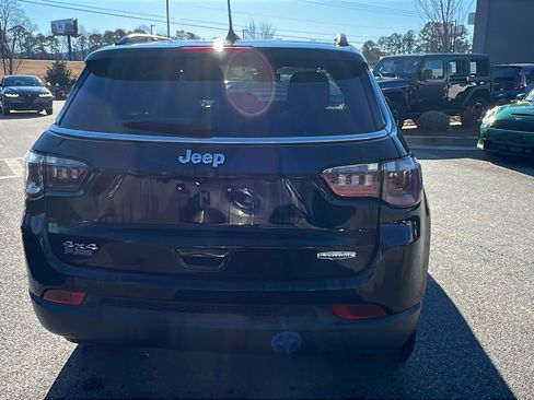 Used 2024 Jeep Compass Latitude image 9