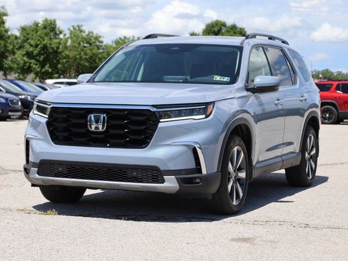 Used 2025 Honda Pilot Touring image 6