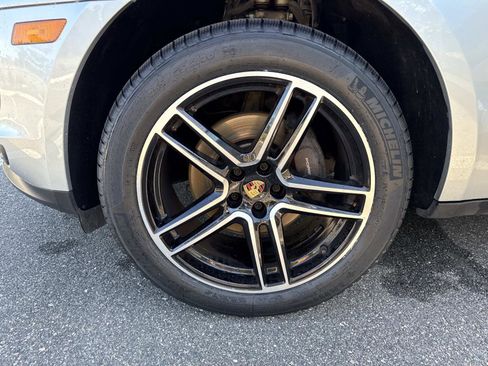 Used 2020 Porsche Macan AWD/4WD image 36