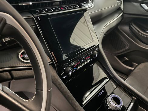 Used 2023 Jeep Grand Cherokee Altitude image 12