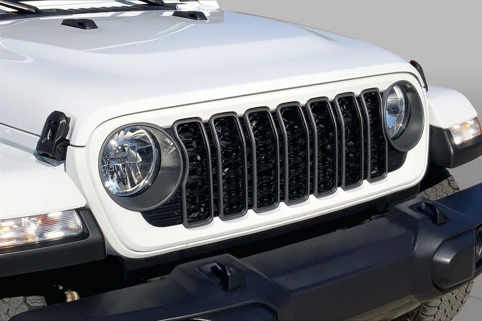 Used 2025 Jeep Gladiator Sport AWD/4WD image 26