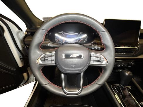 Used 2025 Jeep Compass Trailhawk AWD/4WD image 12