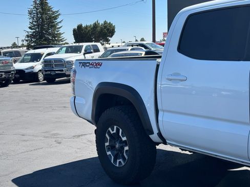 Used 2023 Toyota Tacoma TRD Off-Road w/ Technology Package AWD/4WD image 3