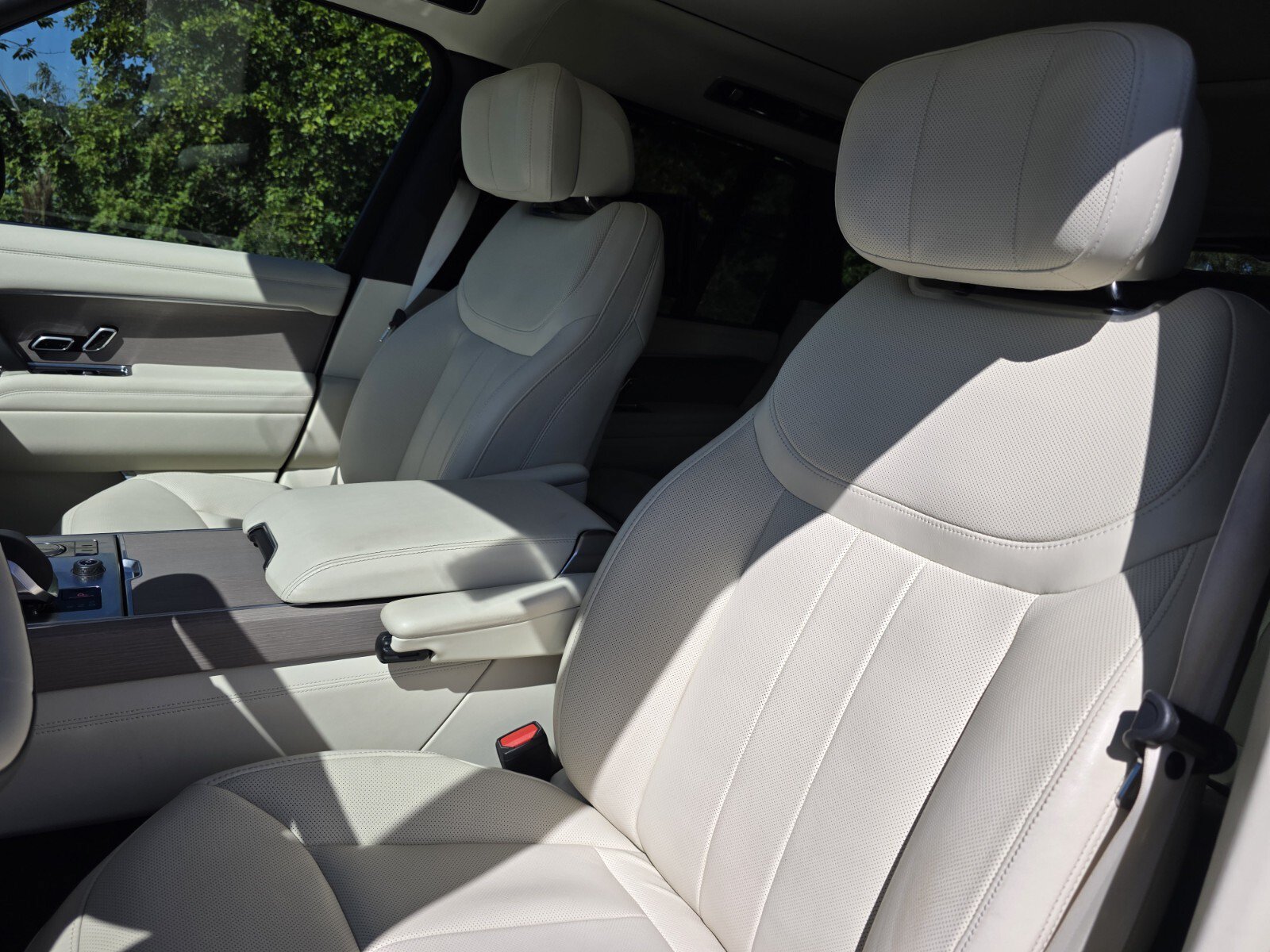 Certified 2023 Land Rover Range Rover First Edition AWD/4WD image 12