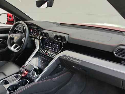 Used 2022 Lamborghini Urus AWD/4WD image 27