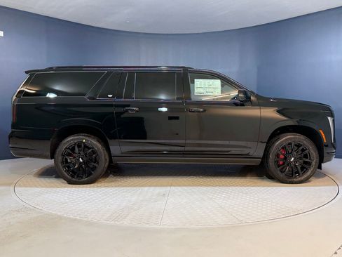 New 2026 Cadillac Escalade ESV Sport w/ LPO, ONYX Package image 7