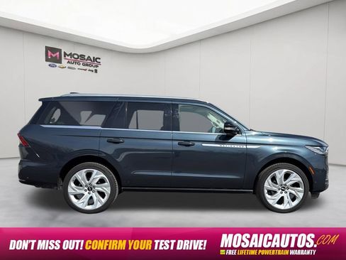 Used 2025 Lincoln Navigator Reserve AWD/4WD image 8