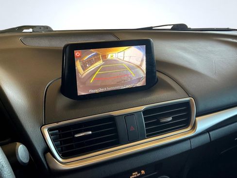 Used 2017 MAZDA MAZDA3 Sport image 21